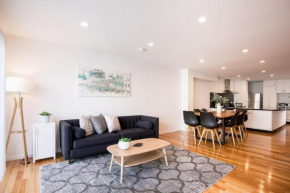 Chic Hobart Townhouse sleeps 9 - perfect location
